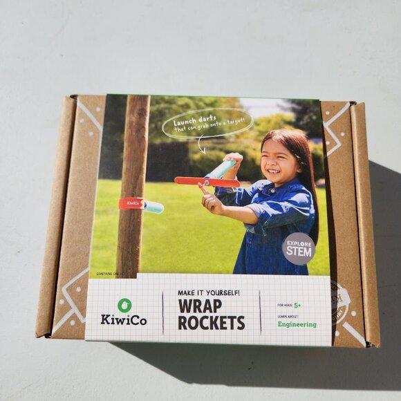 KiwiCo. Wrap Rockets Physics Engineering Launcher STEM Toy Science - Assembled - Picture 4 of 8
